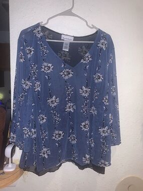 NorthStyle Blue Floral V-Neck Blouse